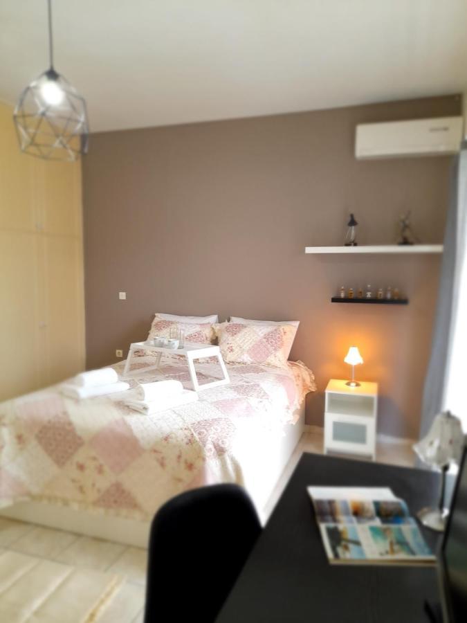 Irinis Apartment In Каламата Экстерьер фото