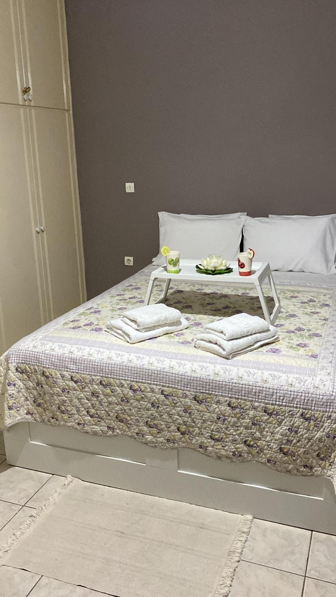 Irinis Apartment In Каламата Экстерьер фото