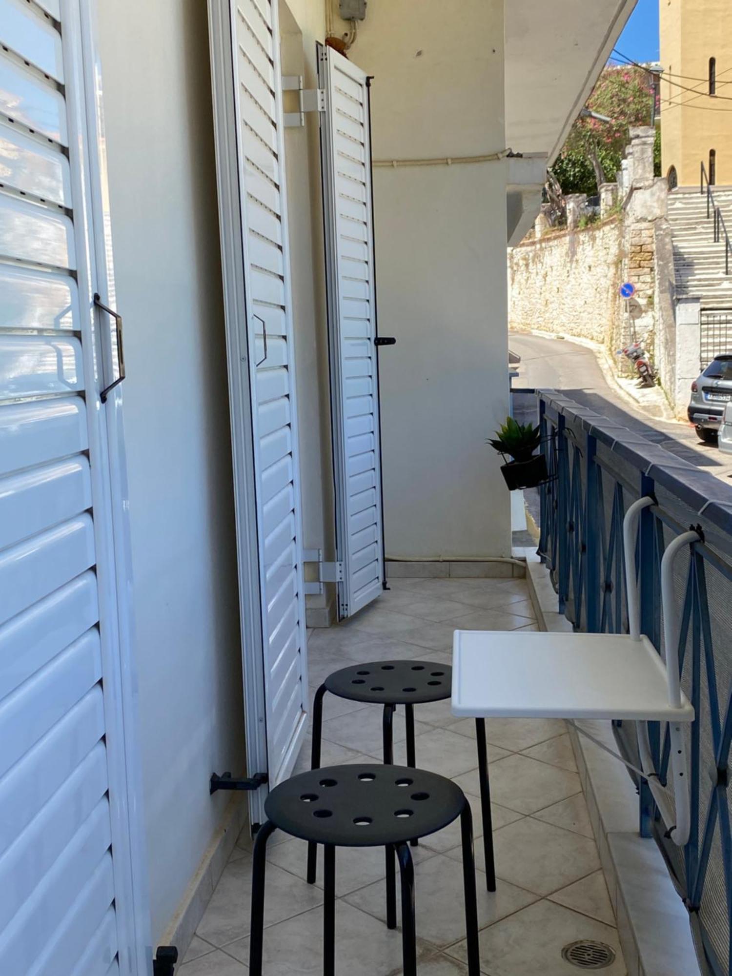 Irinis Apartment In Каламата Экстерьер фото